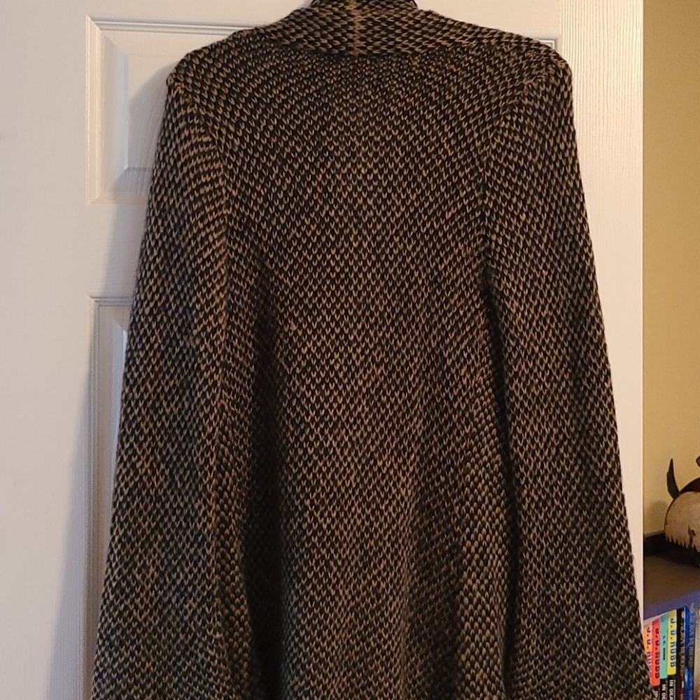 Sweater - Picture 5 of 6